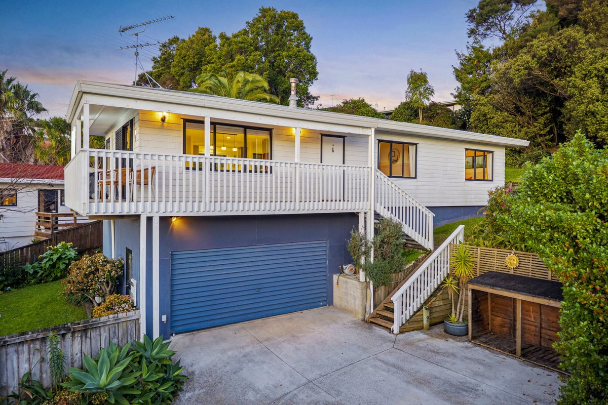 10 Emery Grove, Bayview, Auckland - Carousel 1