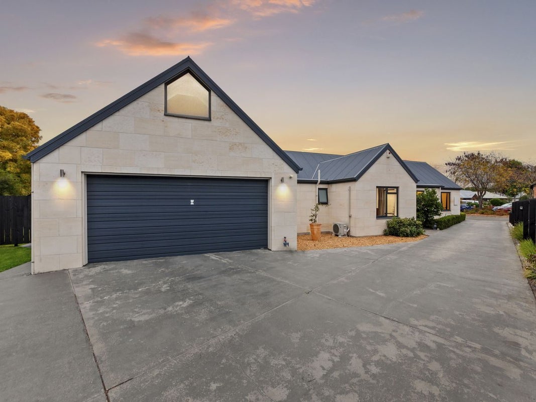 31 Baltimore Green, Shirley, Christchurch - Carousel 1