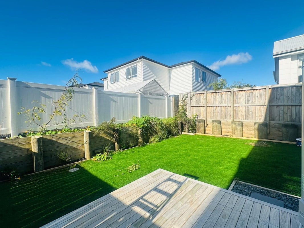 14/25 Titoki Street, Te Atatu Peninsula, Auckland - Carousel 11