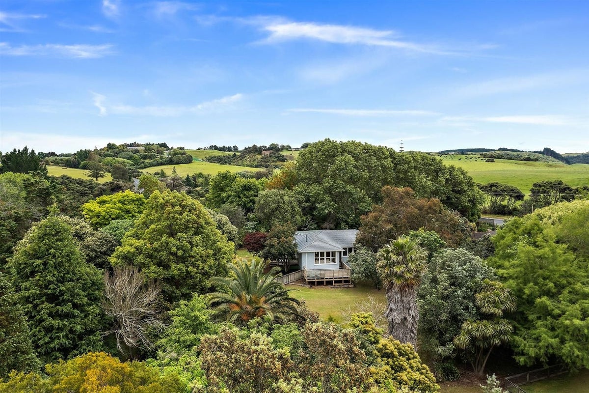 1622 South Head Road, Helensville - Carousel 34
