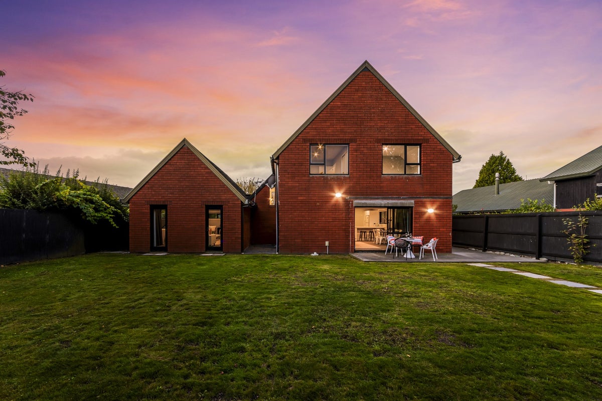 17 Sayers Crescent, Ilam, Christchurch - Carousel 2