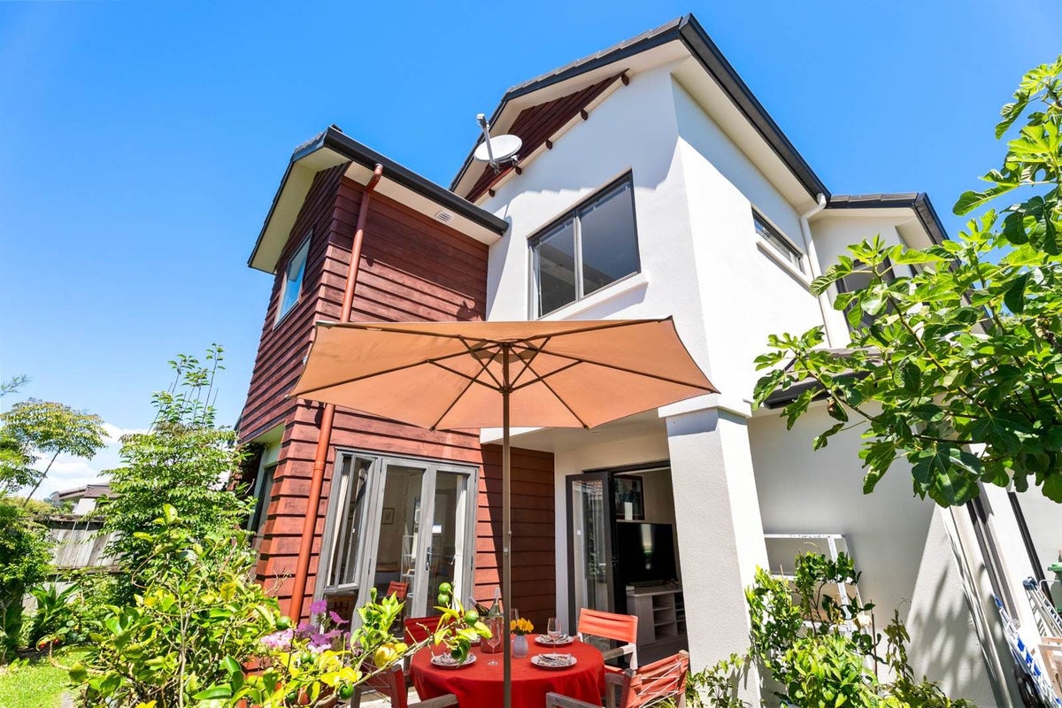 9 Lilybank Crescent, East Tamaki, Auckland - Carousel 2