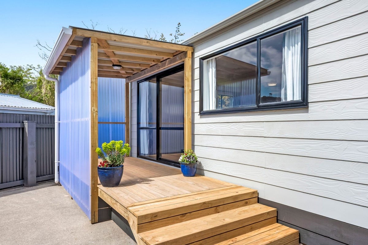 1/16 Watkins Grove, Taita, Lower Hutt - Carousel 2