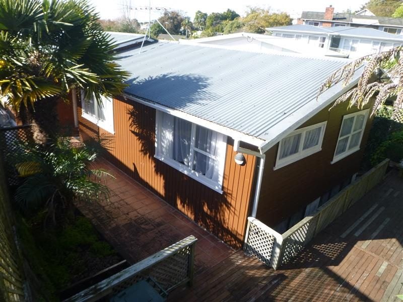21 Lake Road, Northcote, Auckland - Carousel 1