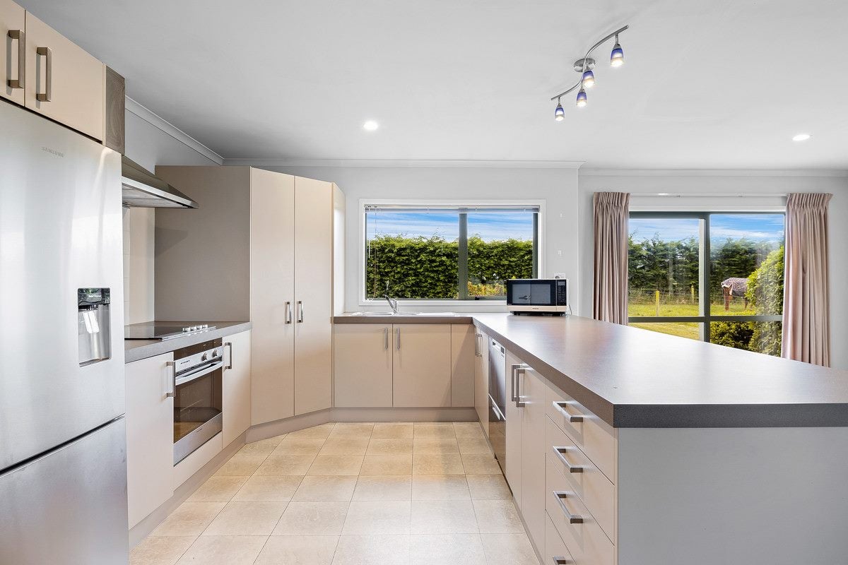 206 Kiri Kiri Road, Burnt Hill, Oxford - Carousel 2