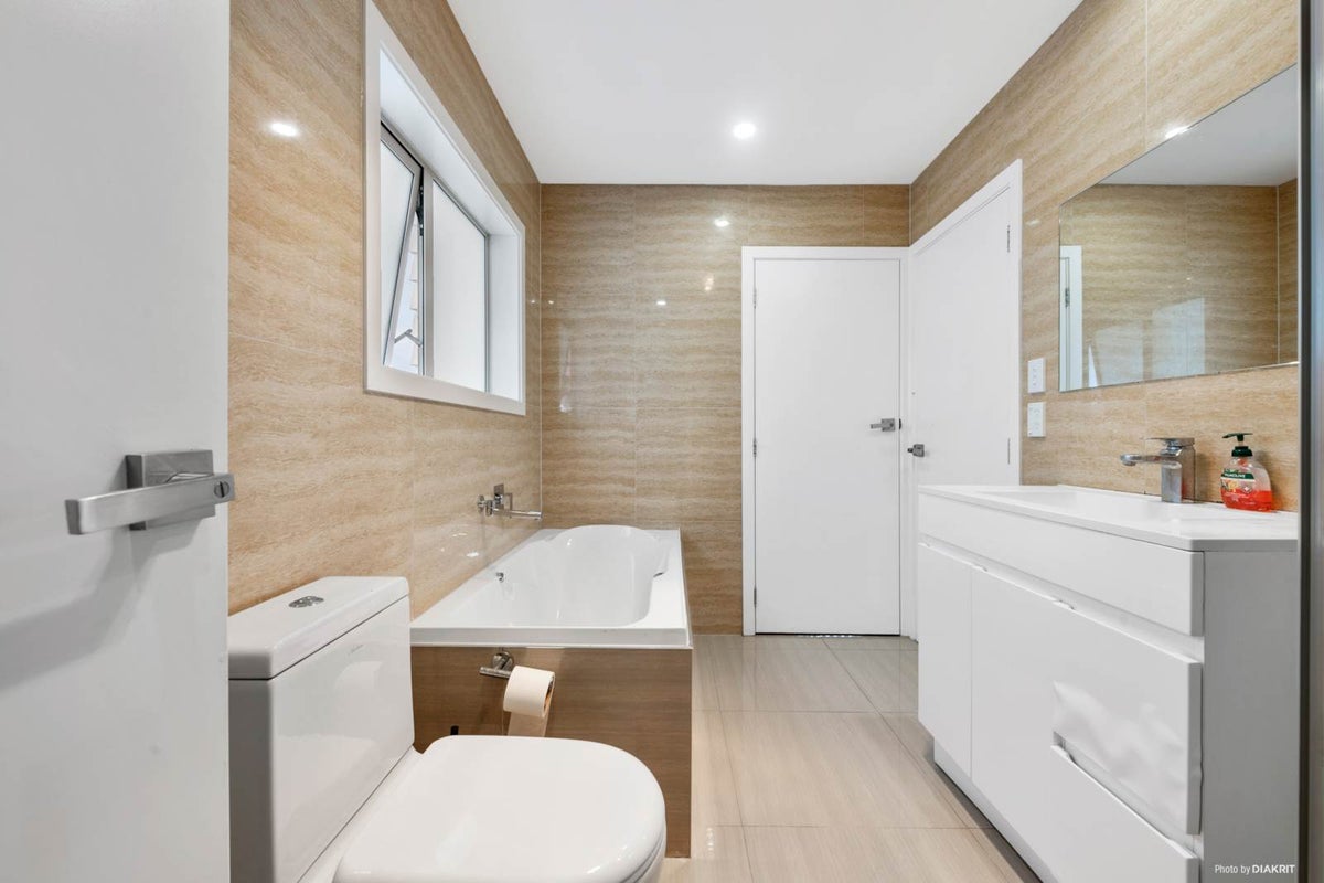 55 Senator Drive, Manurewa, Auckland - Carousel 2