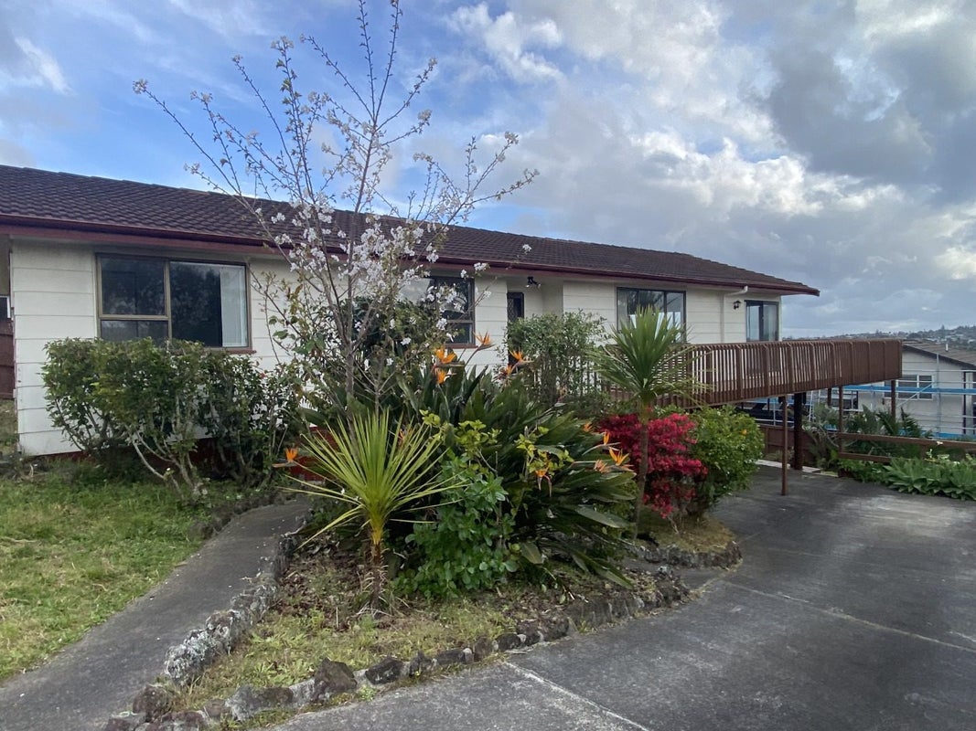 30 Lewisham Street, Highland Park, Auckland - Carousel 1