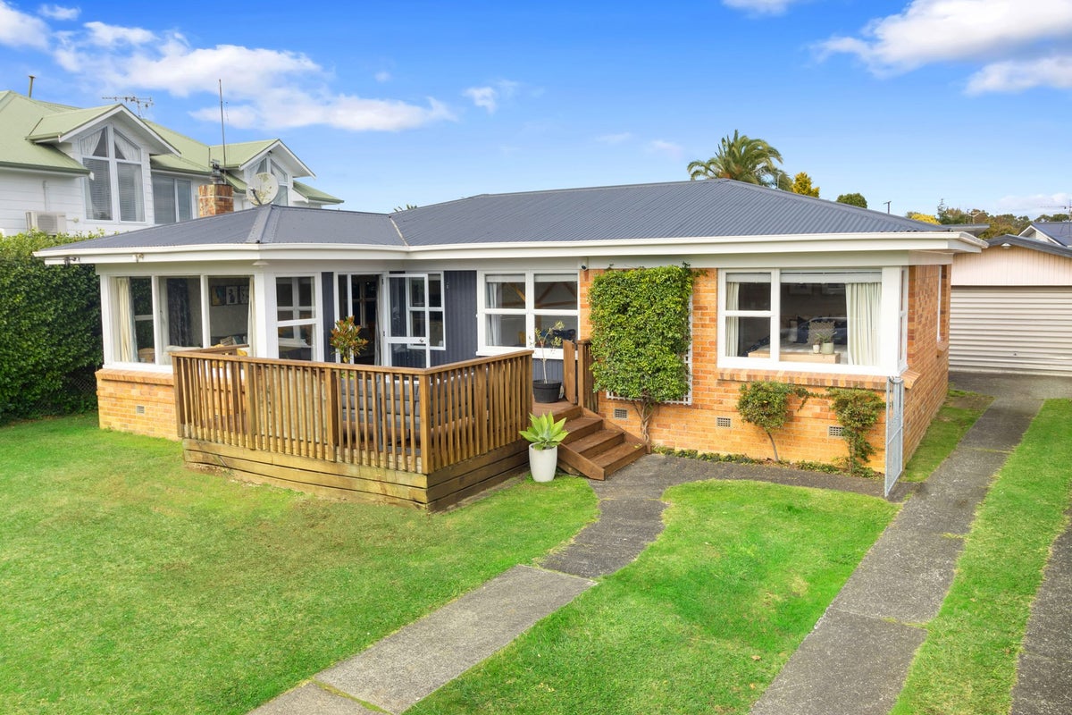 14 Laurence Street, Queenwood, Hamilton - Carousel 2
