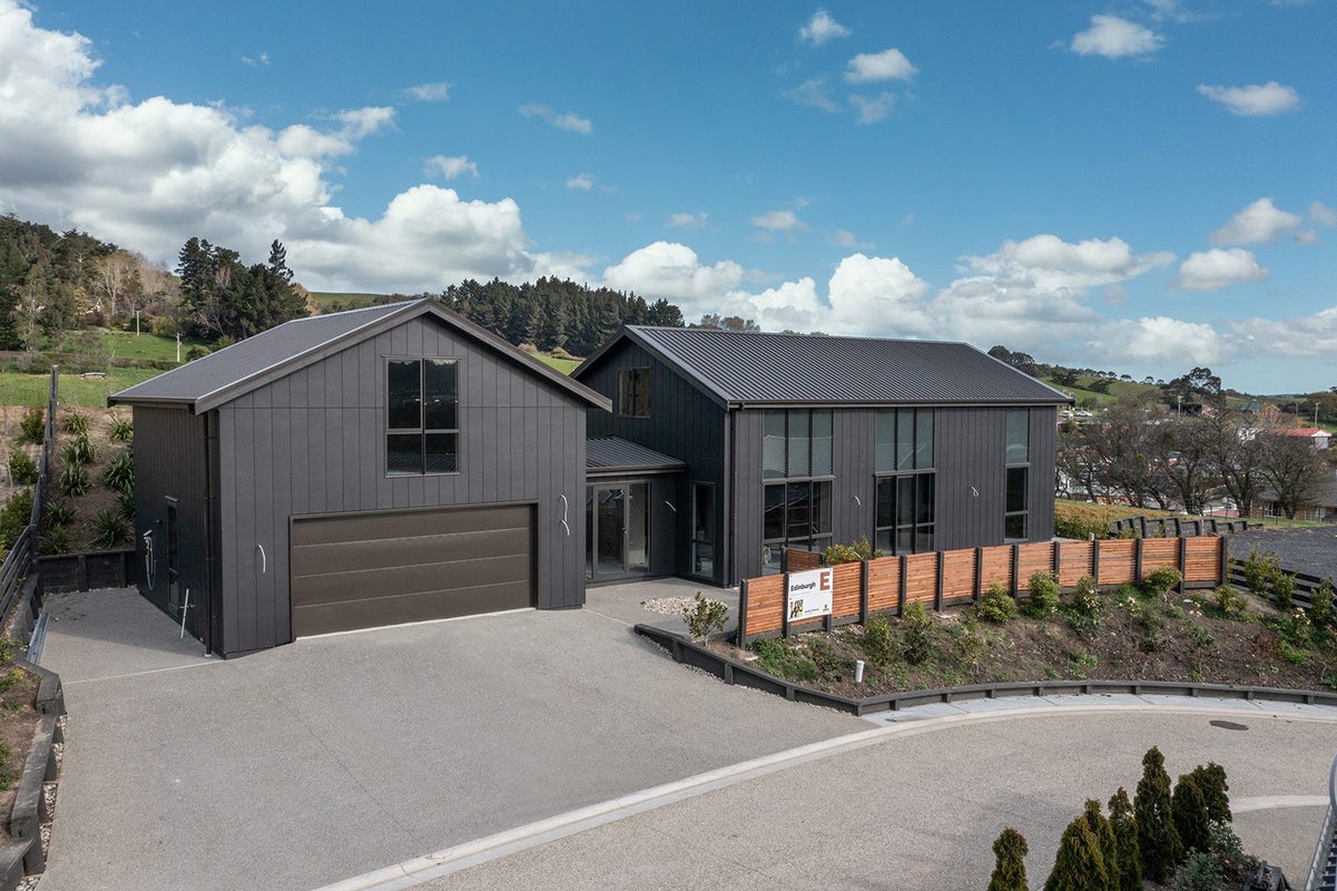 8 Ella Lane, Green Island, Dunedin - Carousel 2