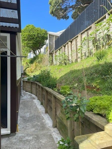1/4 Baroda Street, Khandallah, Wellington - Carousel 17