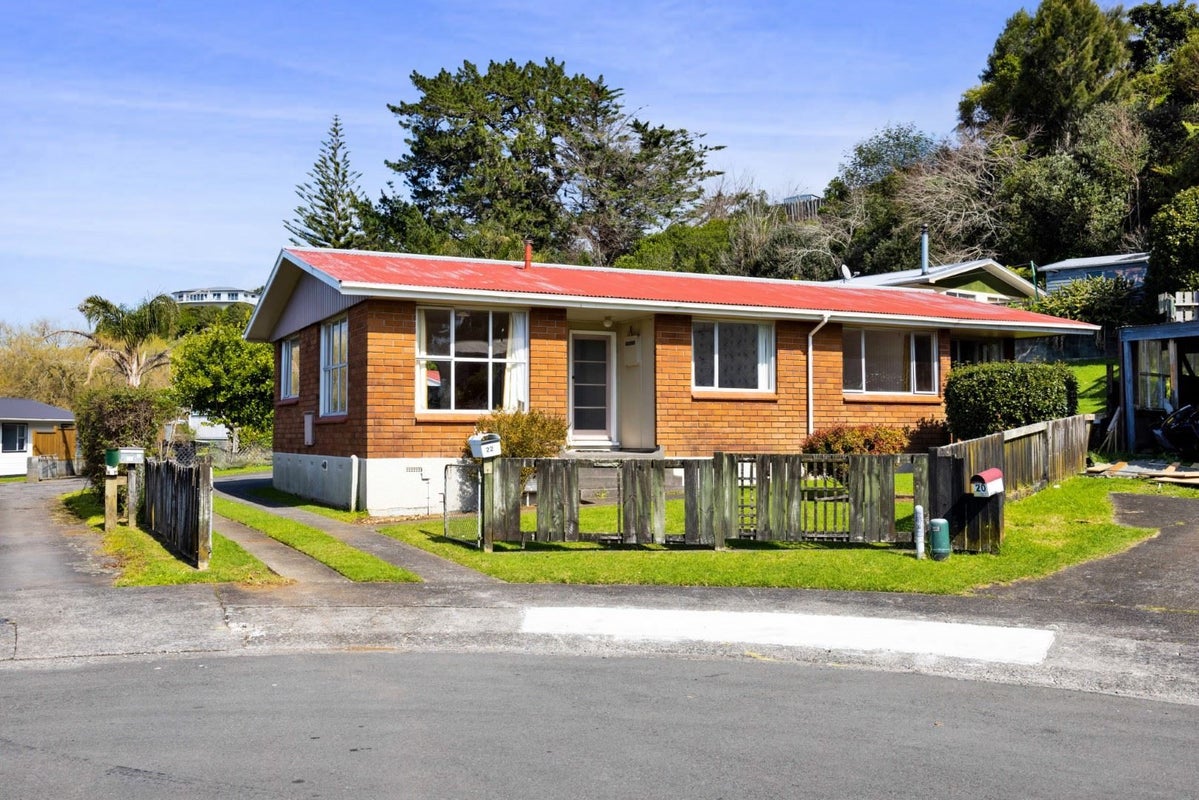 22 Regent Place, Blagdon, New Plymouth - Carousel 1