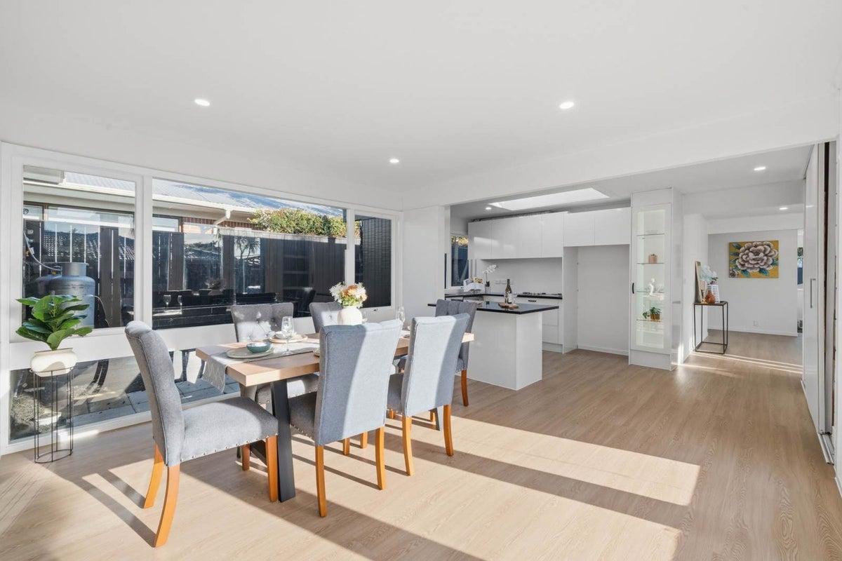 21 Lawrence Crescent, Hill Park, Manukau City, Auckland - Carousel 2