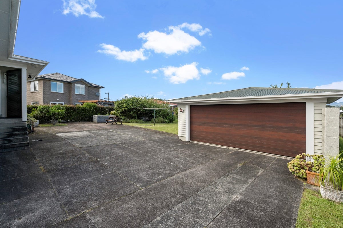 36 Gloria Avenue, Te Atatu Peninsula, Auckland - Carousel 16