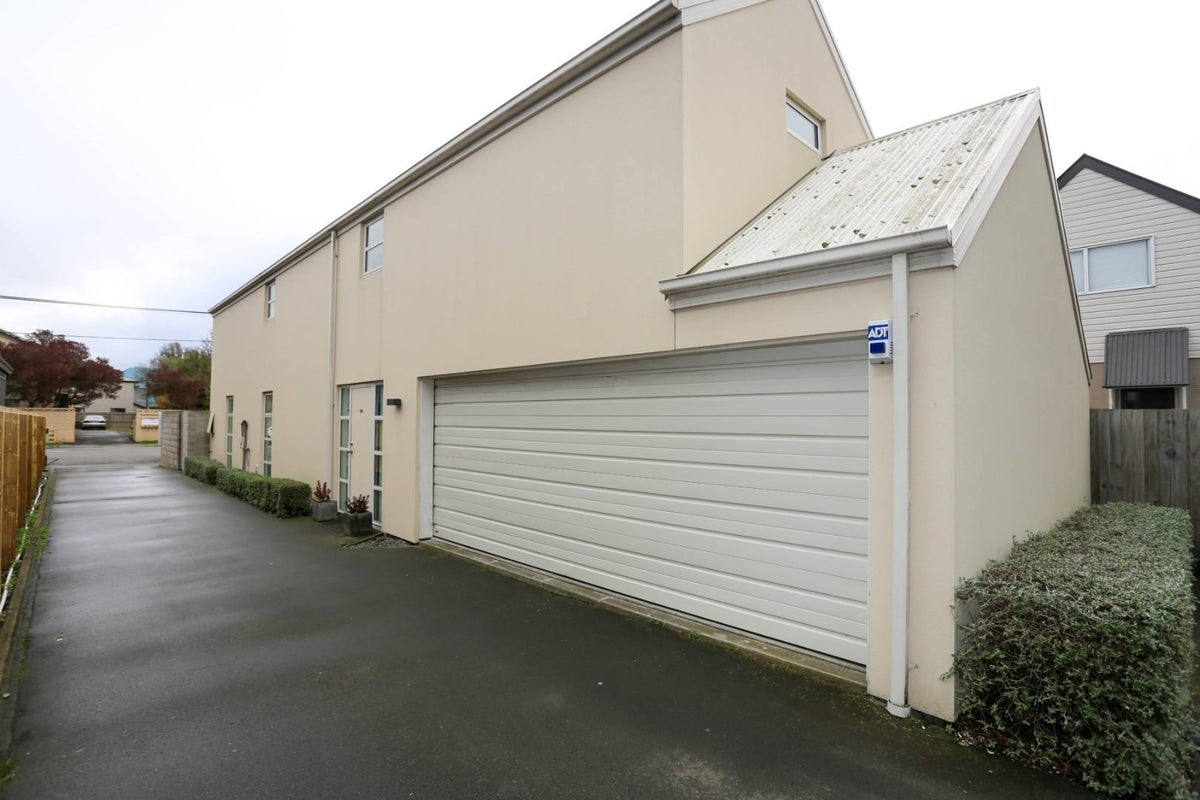 484 Barbadoes Street, Edgeware, Christchurch - Carousel 1