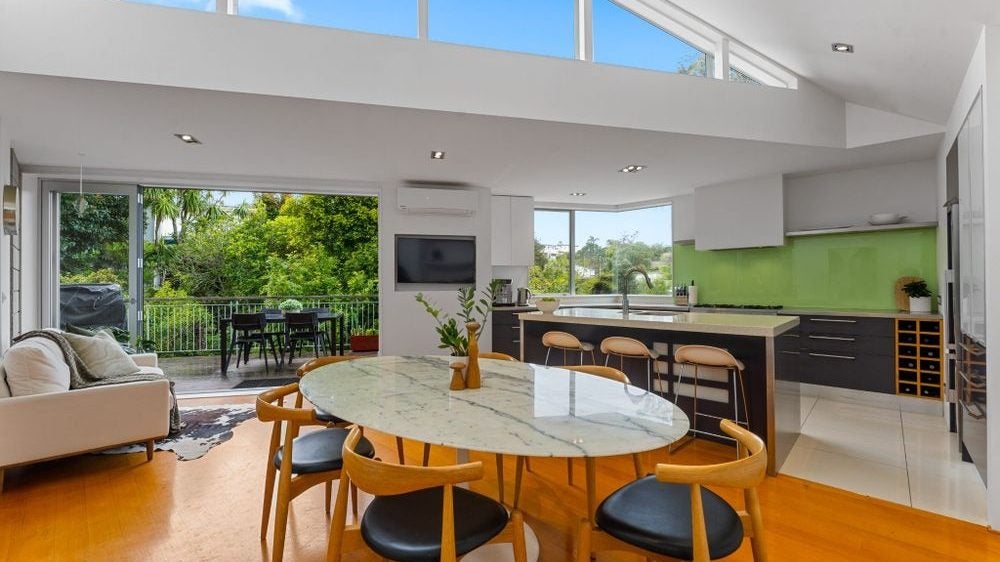 12B Parr Terrace, Castor Bay, Auckland - Carousel 1