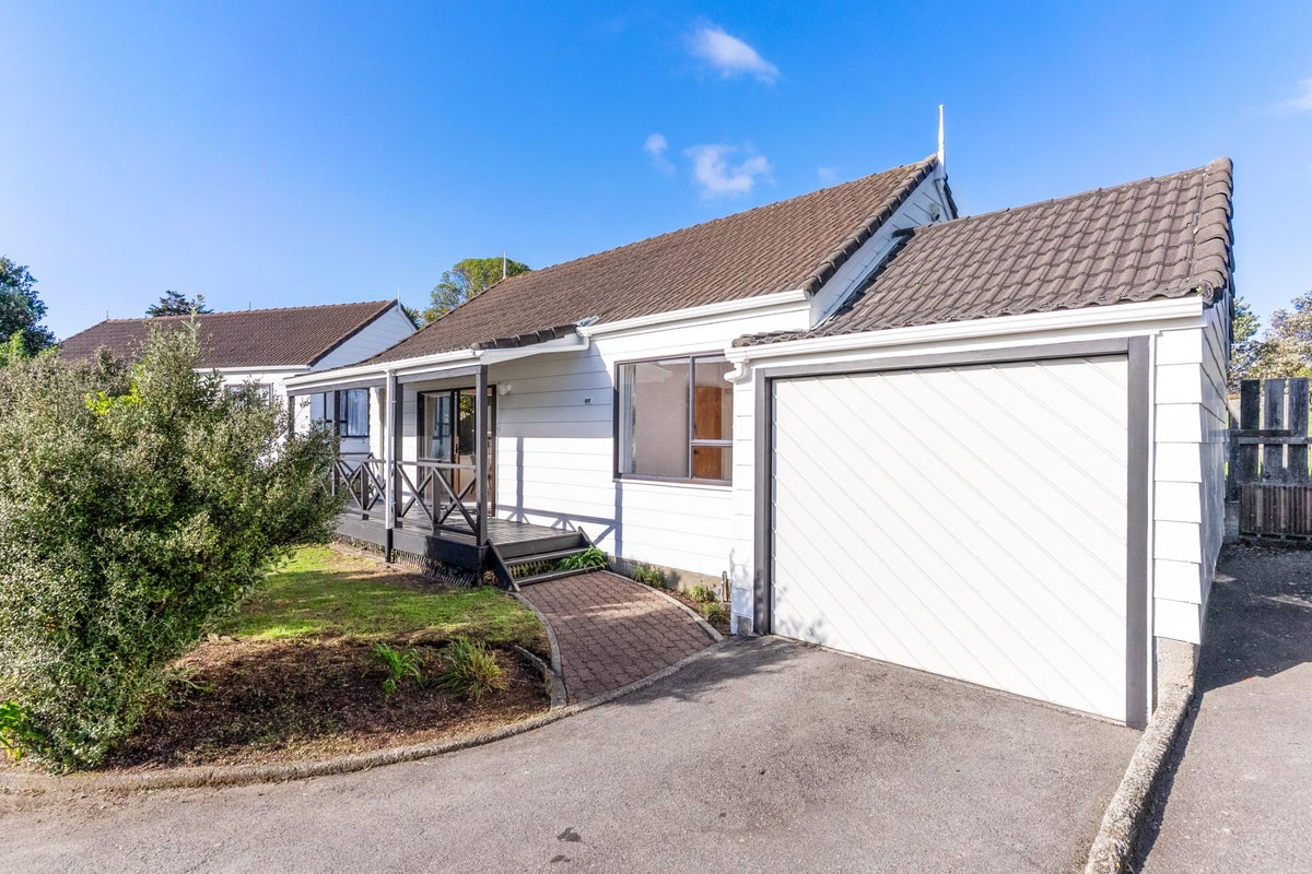 107 Beazley Avenue, Paparangi, Wellington - Carousel 1