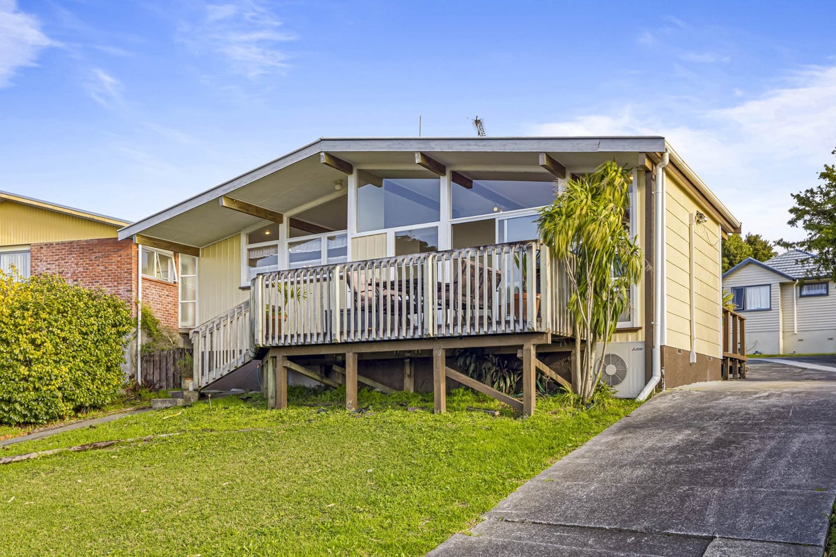 6 Illana Place, Ranui, Auckland - Carousel 2