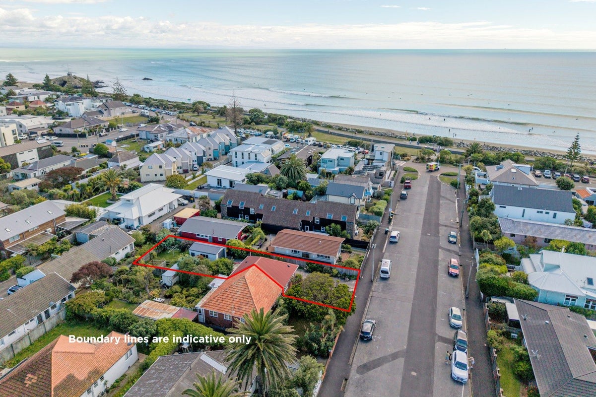 10 Stoke Street, Sumner, Christchurch - Carousel 1