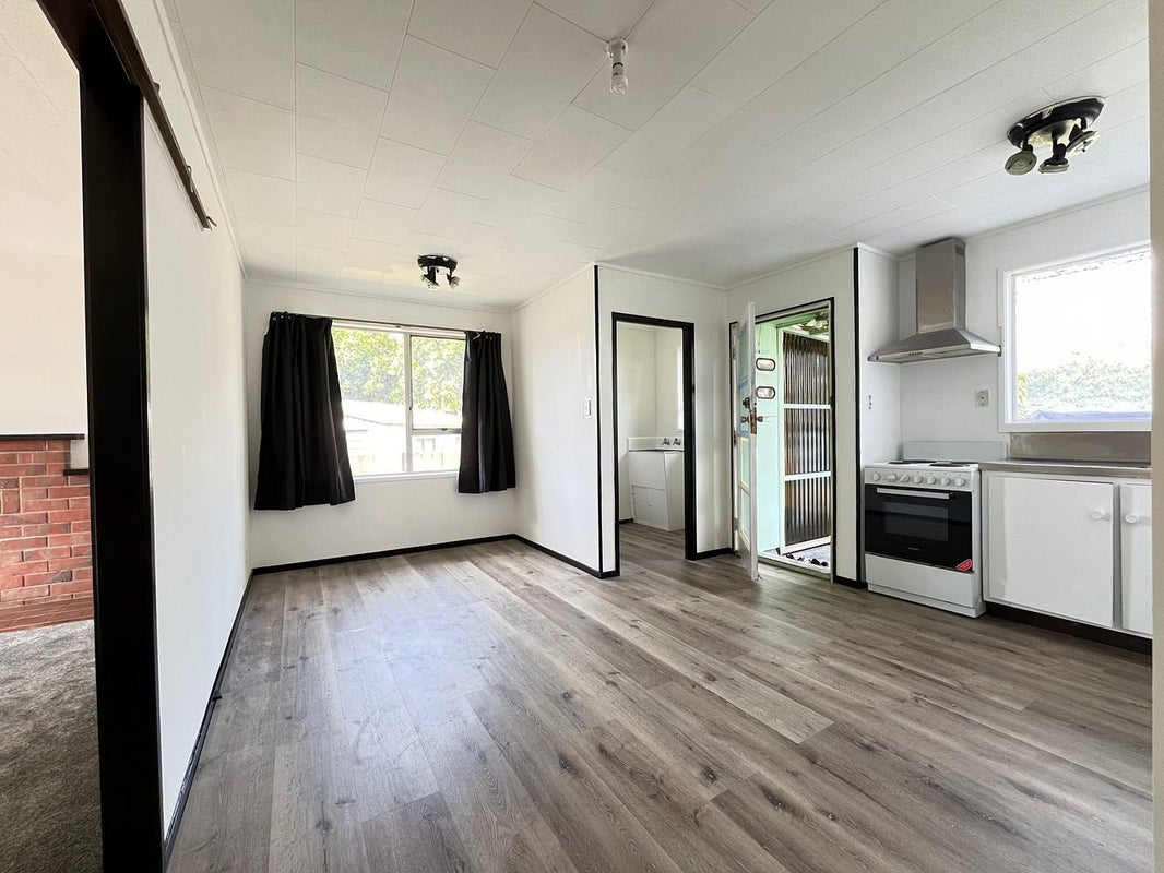 13 Ulay Place, Clover Park, Auckland - Carousel 2