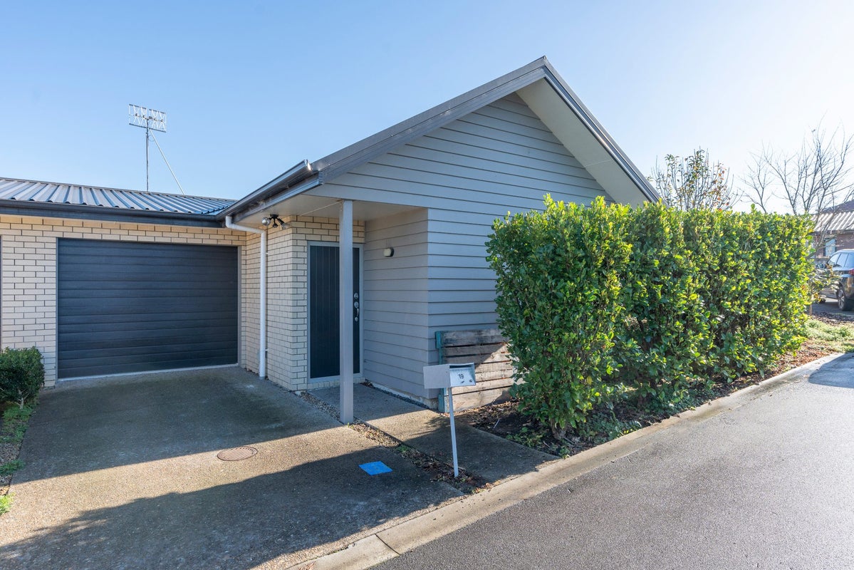 19 Taotahi Avenue, Dinsdale, Hamilton - Carousel 1
