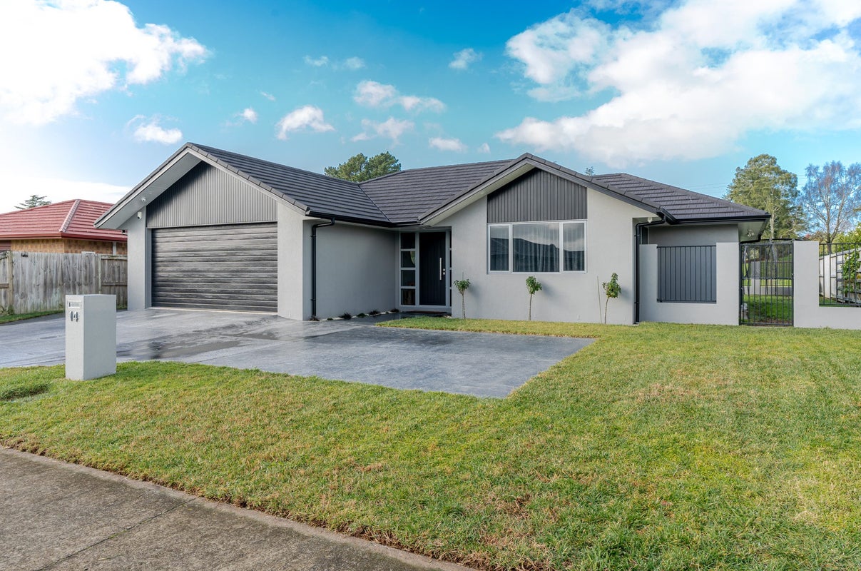 14 Matawhero Place, Hamilton - Carousel 24