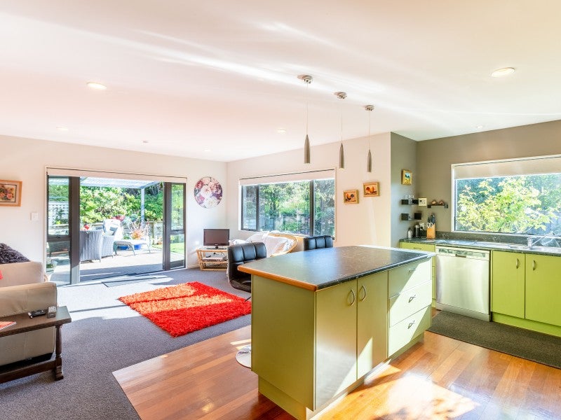 4 Gybe Place, Whitby, Porirua - Carousel 2