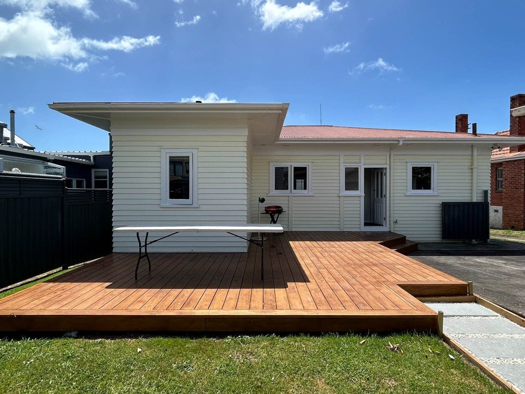 6 Westmere Park Avenue, Westmere, Auckland - Carousel 2