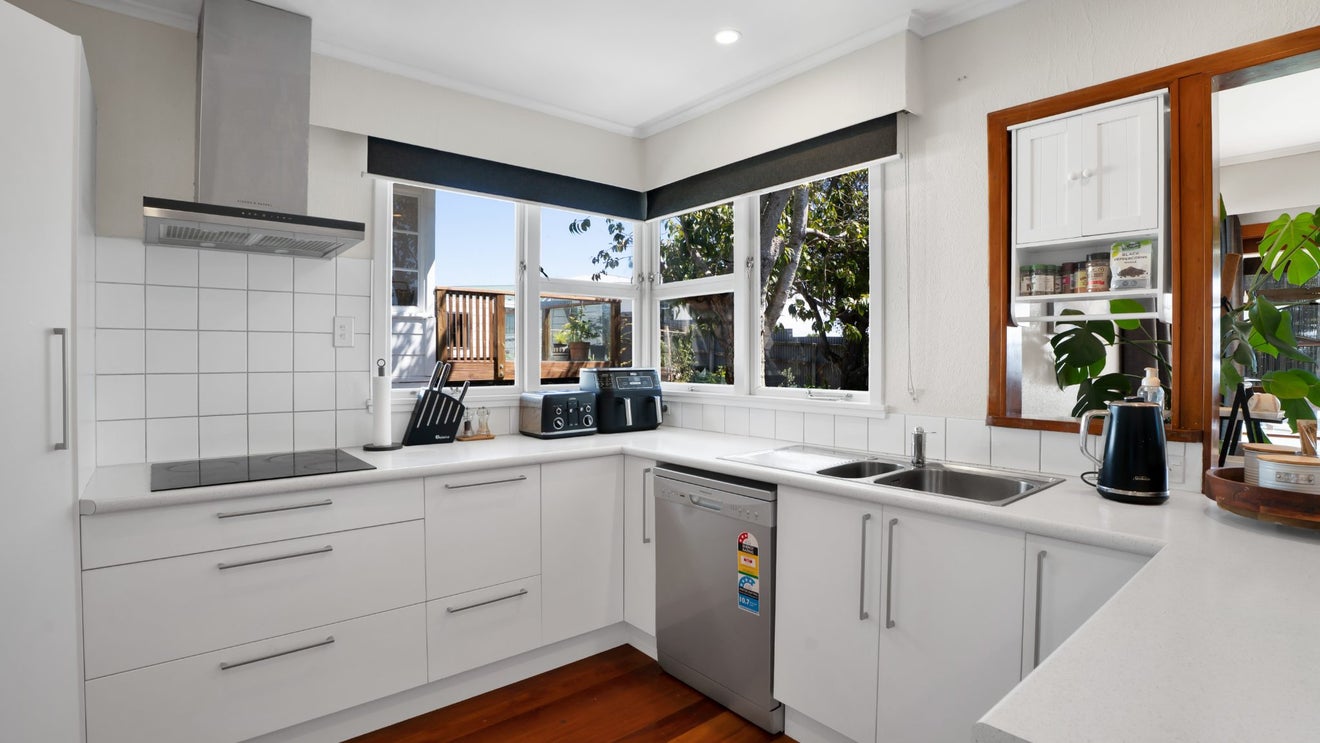 542 Devon Street West, Blagdon, New Plymouth - Carousel 2