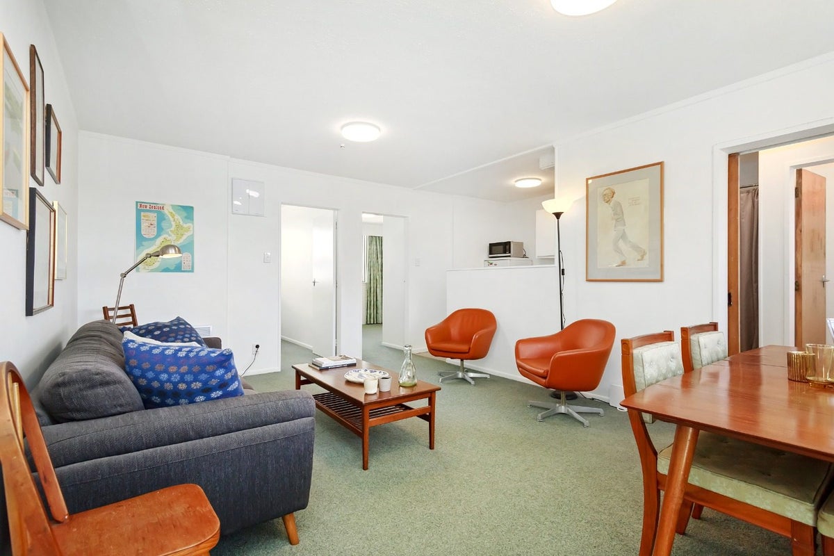 9/4 Derby Street, Mount Victoria, Wellington - Carousel 1