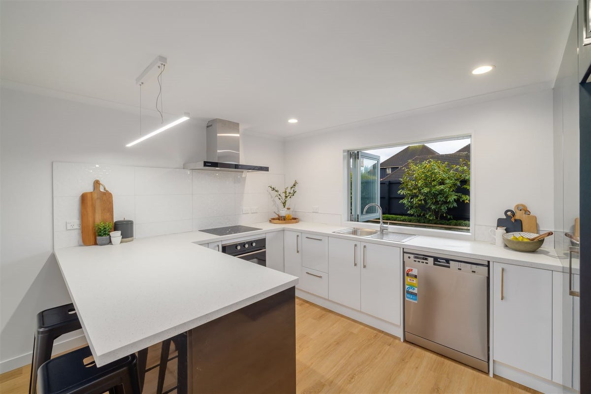 7 Albany Street, St Albans, Christchurch - Carousel 2