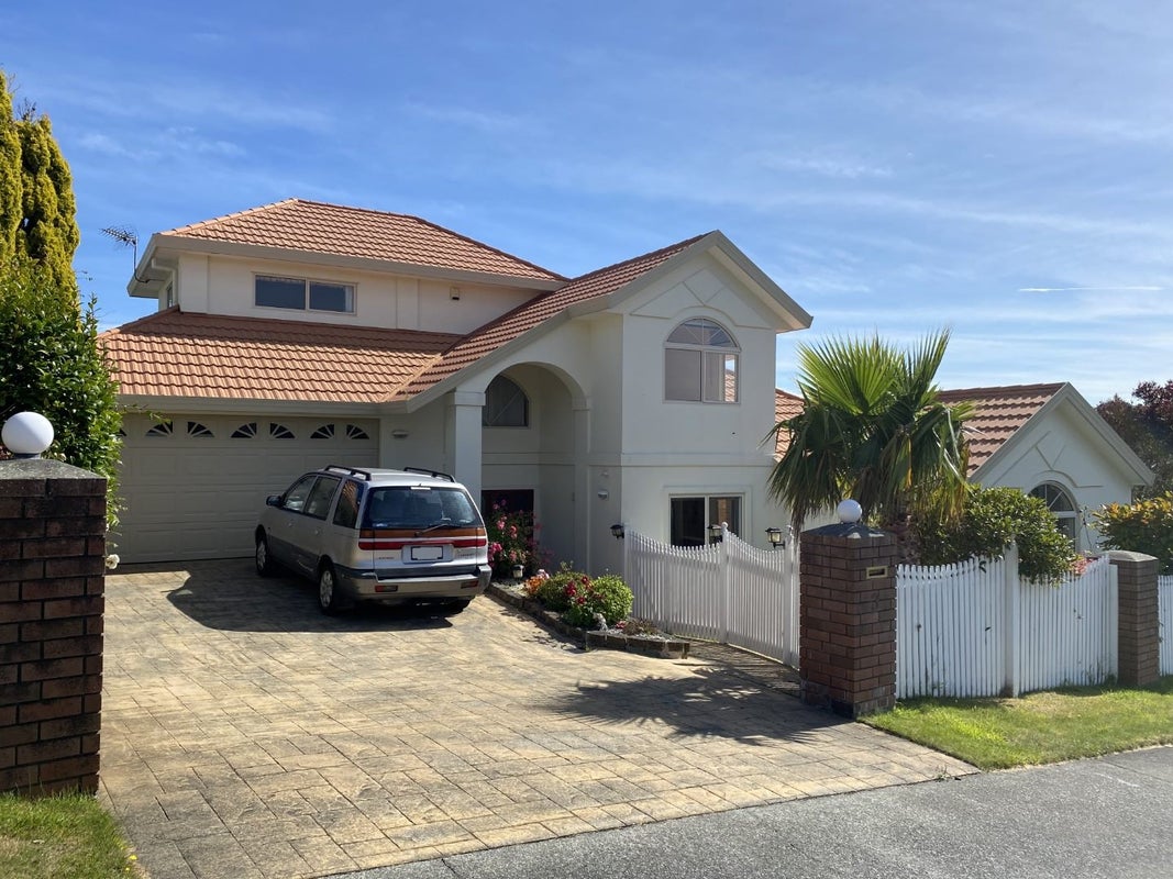 3 Radstock Grove, Churton Park, Wellington - Carousel 1