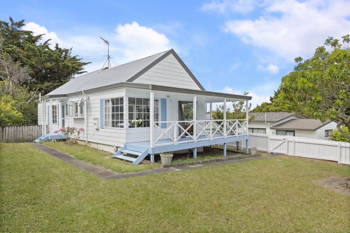 12 Coubray Place, Botany Downs, Auckland - Carousel 1