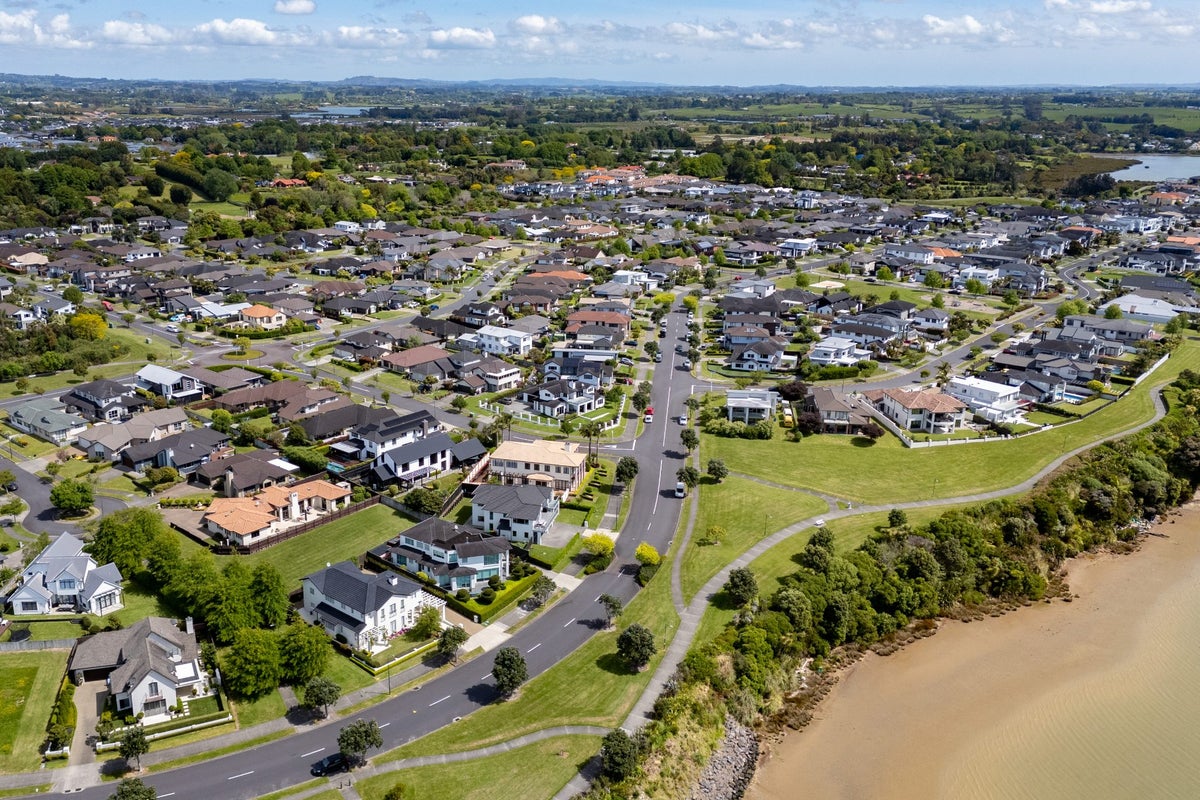 264 Harbourside Drive, Karaka, Papakura - Carousel 36