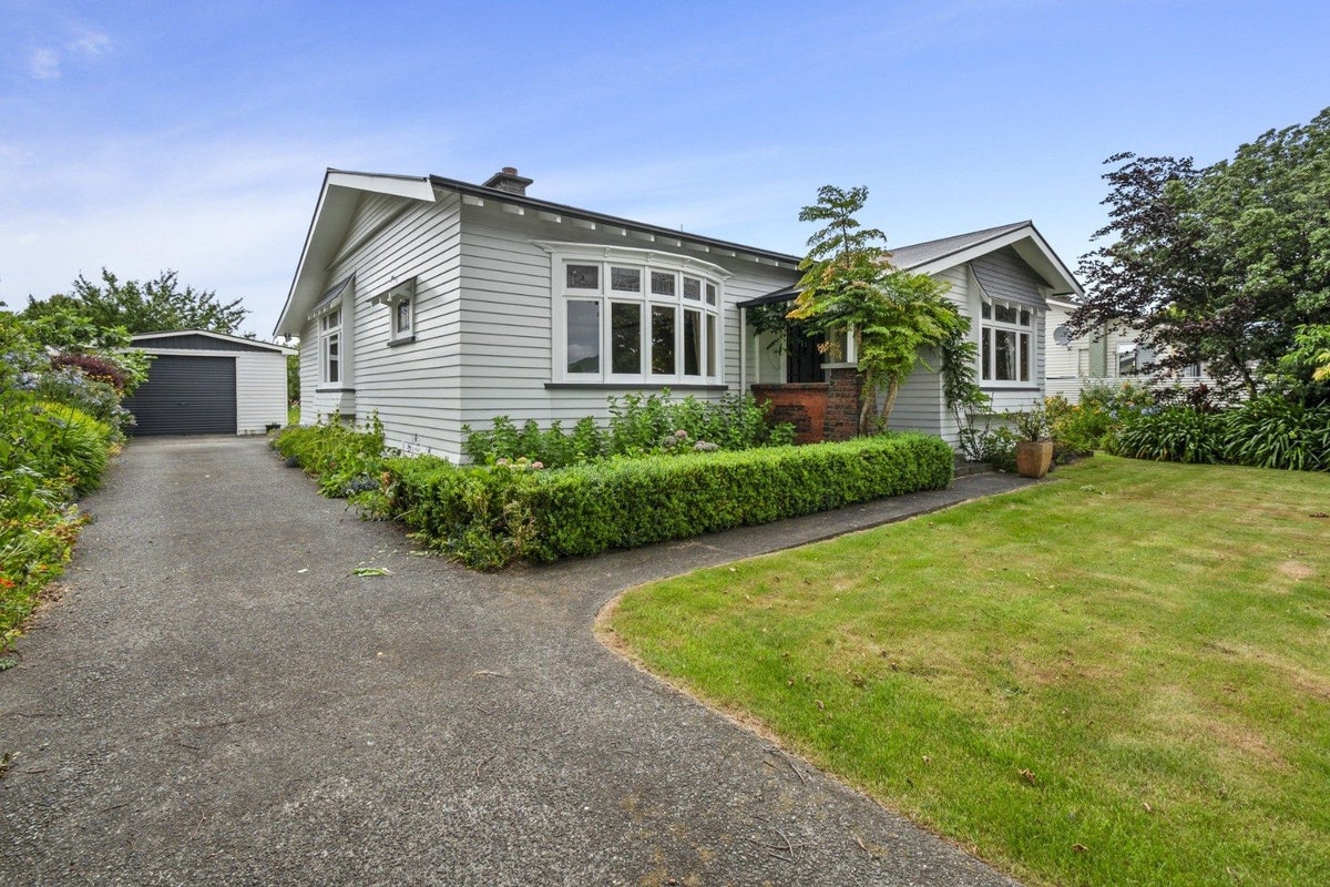 31 Hereford Street, West End, Palmerston North - Carousel 1