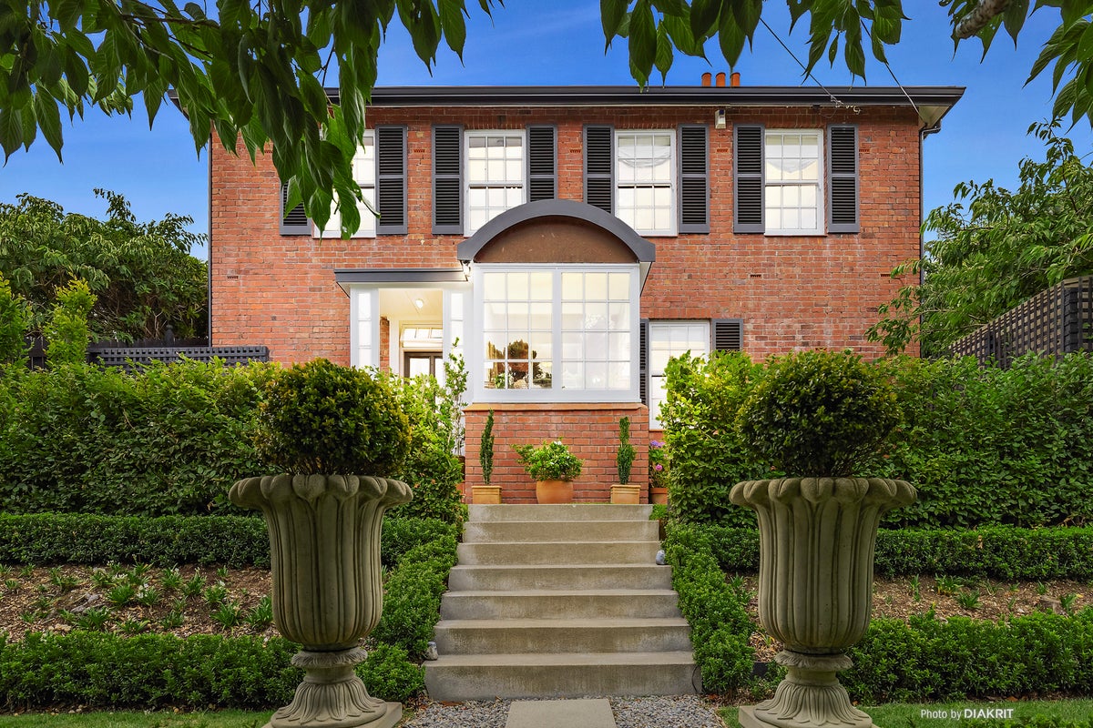 18 Plunket Street, Kelburn, Wellington - Carousel 1
