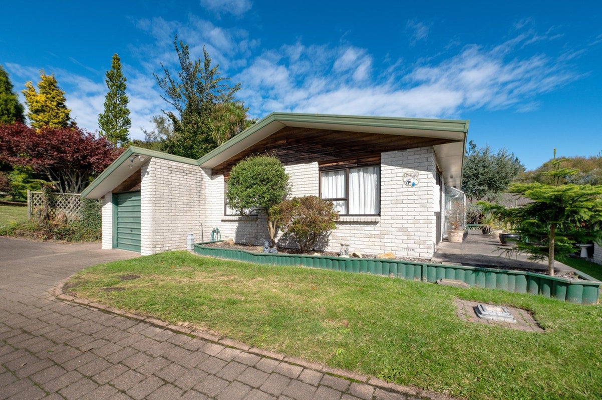 17B Peachgrove Terrace, Hillcrest, Rotorua - Carousel 1