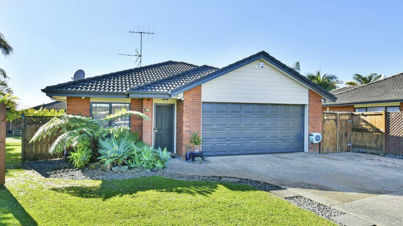 25 Croftview Road, Wattle Downs, Auckland - Carousel 1