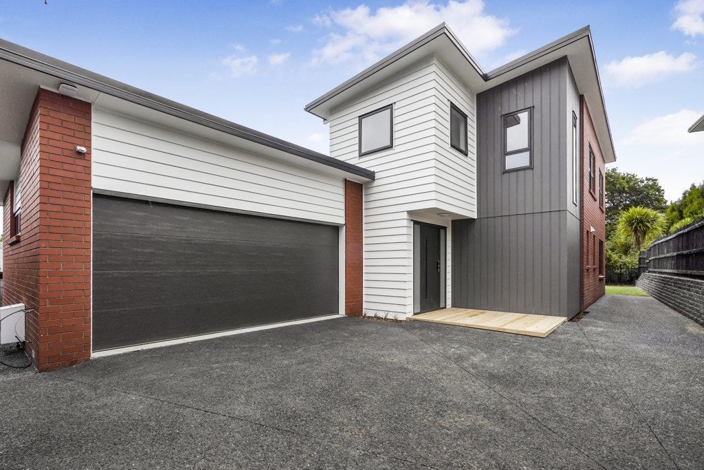 11 Kawakawa Place, Hillcrest, Hamilton - Carousel 1