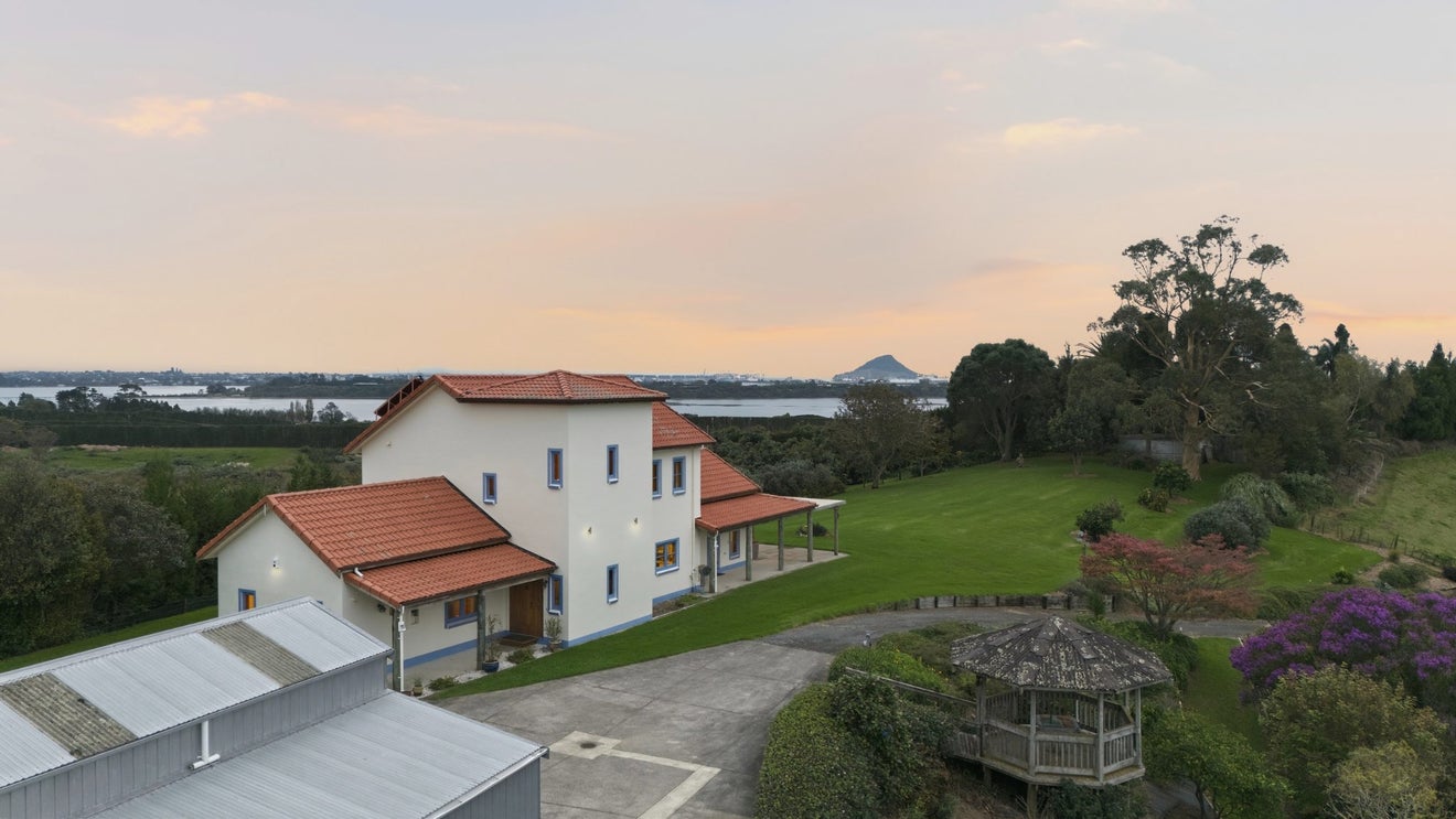 1A Ngapeke Road, Welcome Bay, Tauranga - Carousel 1