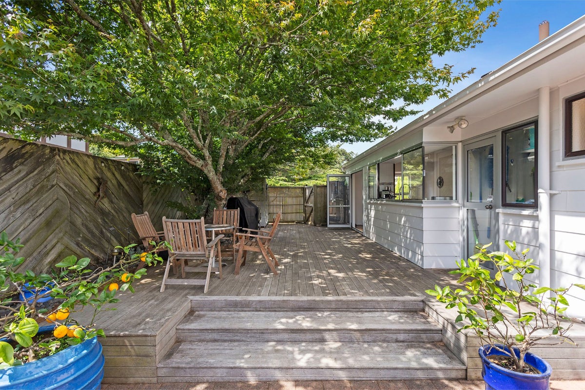 17 Contessa Drive, Glenfield, Auckland - Carousel 1