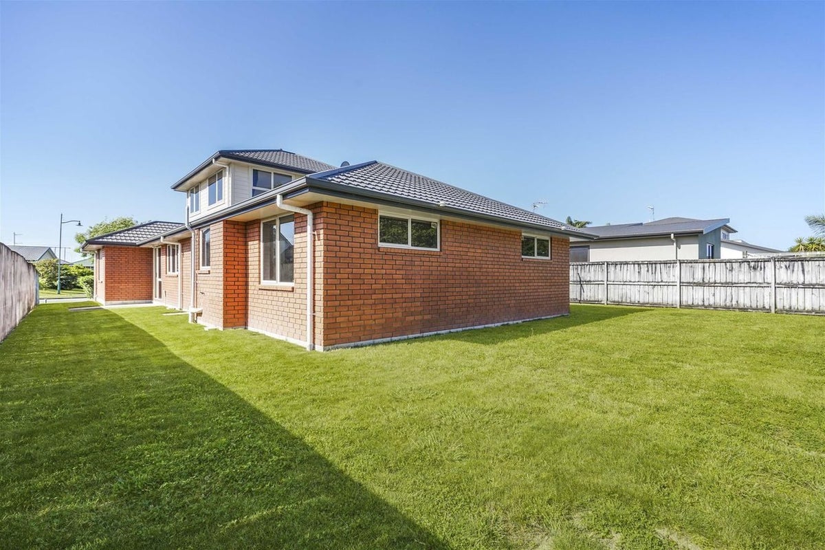 7 Finchley Place, Hamilton East, Hamilton - Carousel 13