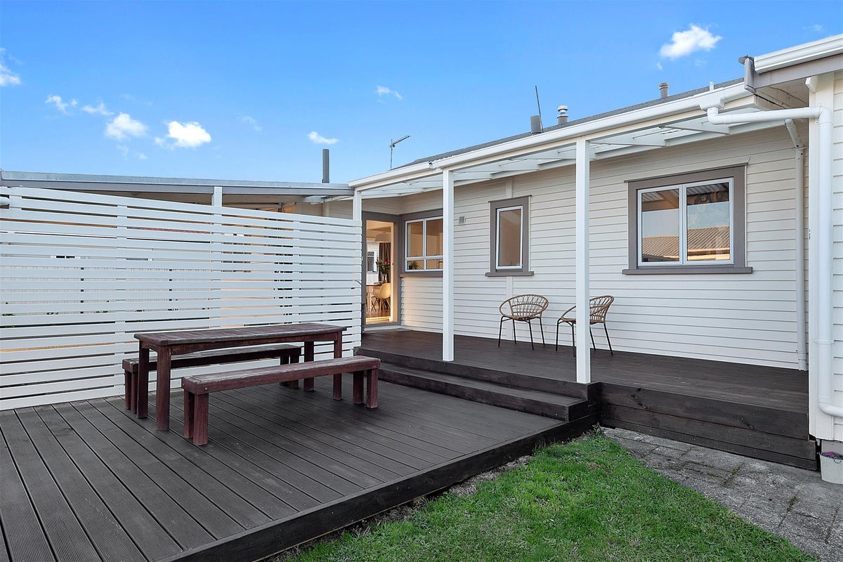 11 Windsor Road, Maeroa, Hamilton - Carousel 2