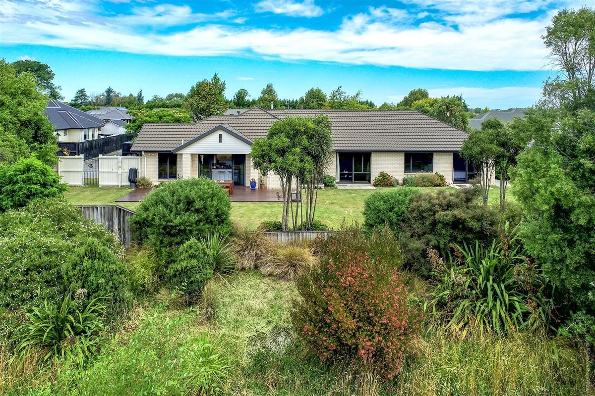 227 Southfield Drive, Lincoln, Lincoln - Carousel 32