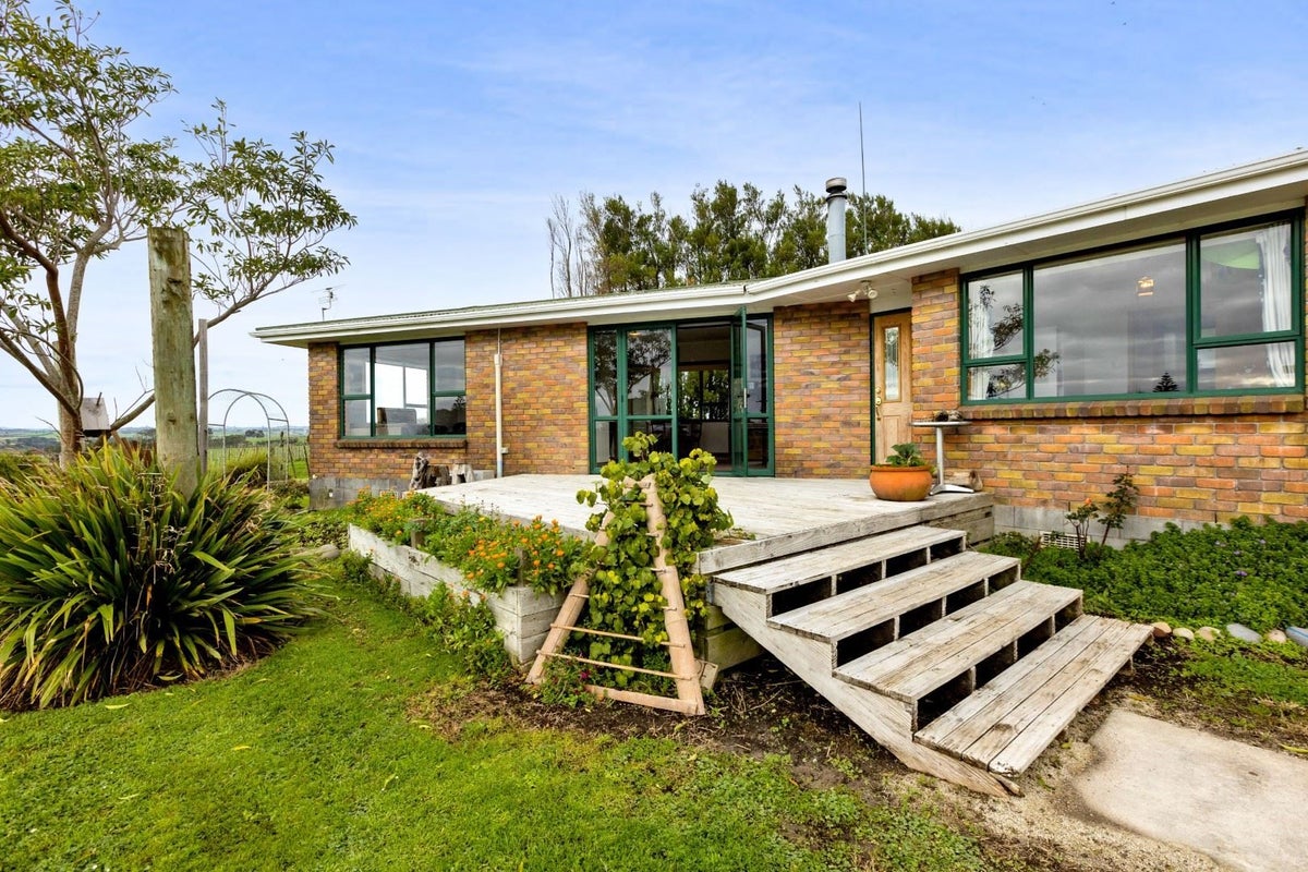 14 Borthwick Street, Brixton, Waitara - Carousel 1
