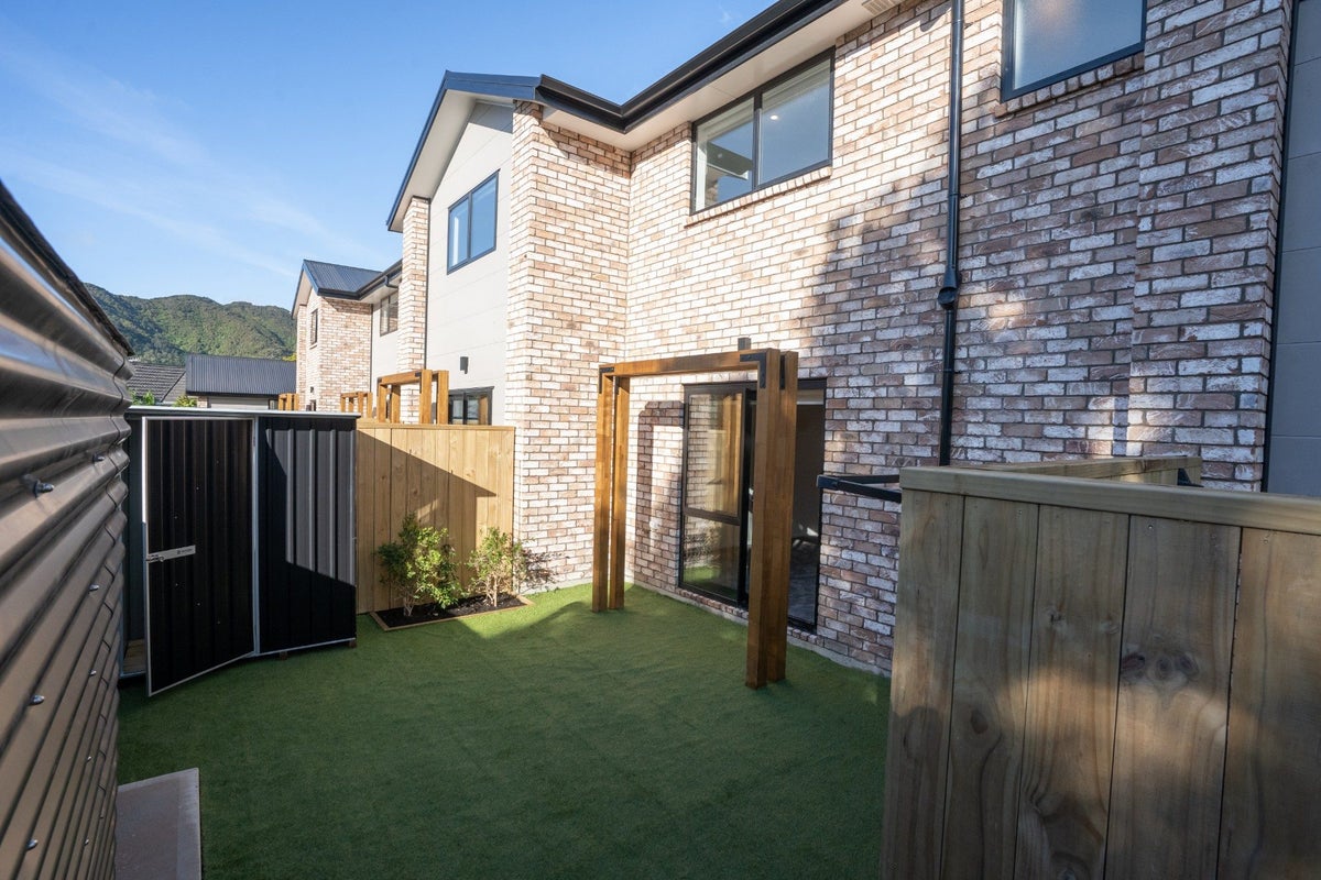 2/176 Cambridge Terrace, Fairfield, Lower Hutt - Carousel 1
