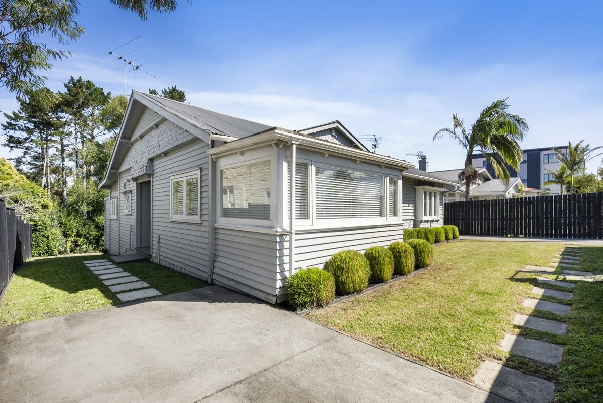 1018 Great North Road, Point Chevalier, Auckland - Carousel 2