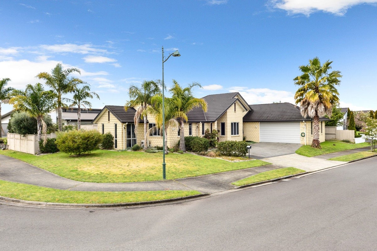 8 Tallentire Crescent, Huntington, Hamilton - Carousel 26