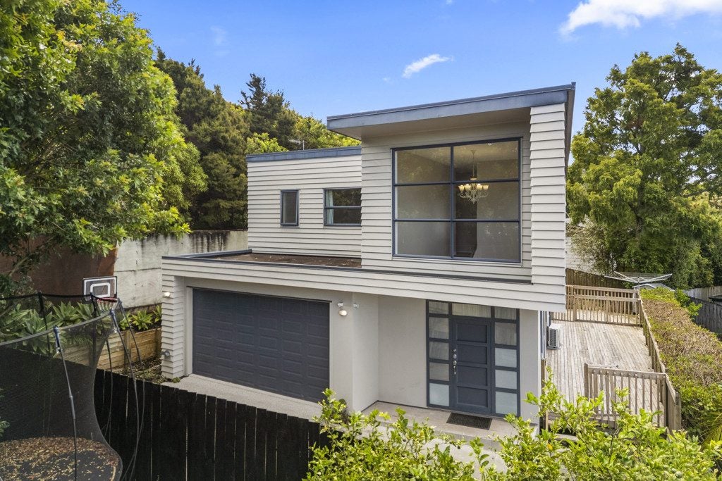 17A Tahu Crescent, Sunnynook, Auckland - Carousel 1