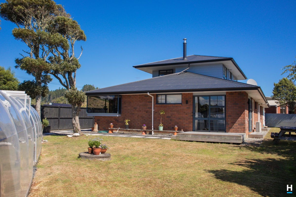 16 Clough Road, Paroa, Greymouth - Carousel 1