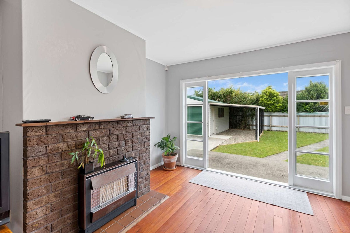 11 Wharenui Terrace, Roslyn, Palmerston North - Carousel 2